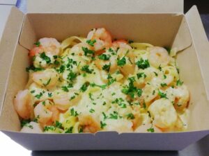 Packed meals in eco packaging - Creamy lemon and shrimp pasta